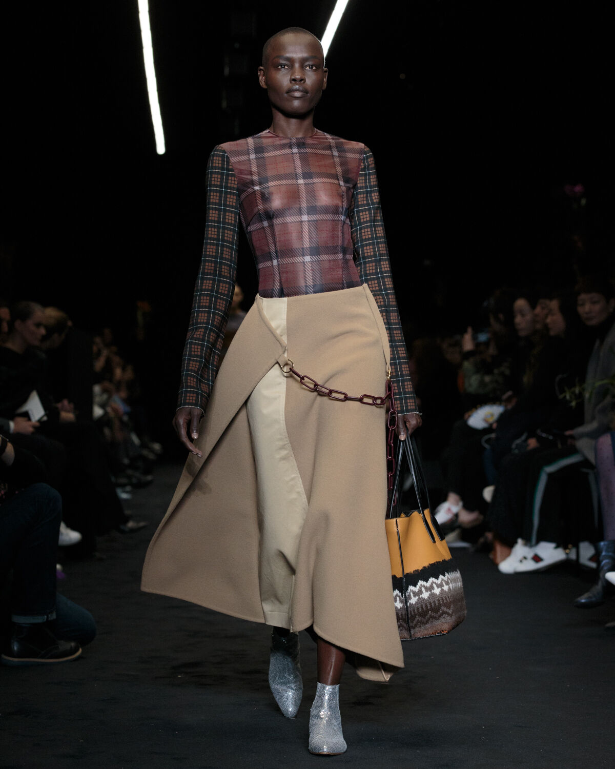 LOEWE FW17 Women Fashion show - LOEWE APAC official website